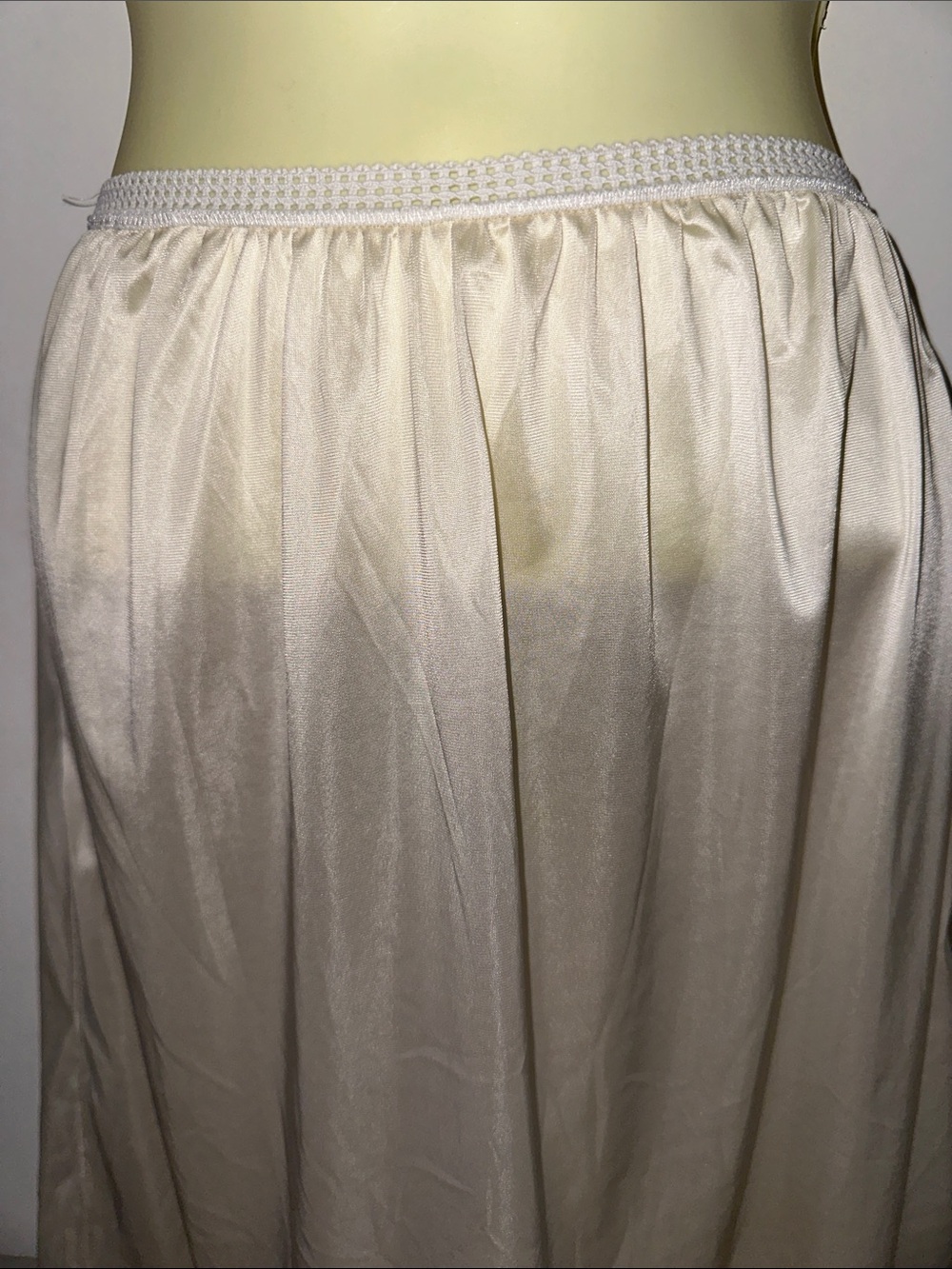 Vintage 60s/70s Creamy White Half Slip with Lace Hem‎ - Picture 2 of 4